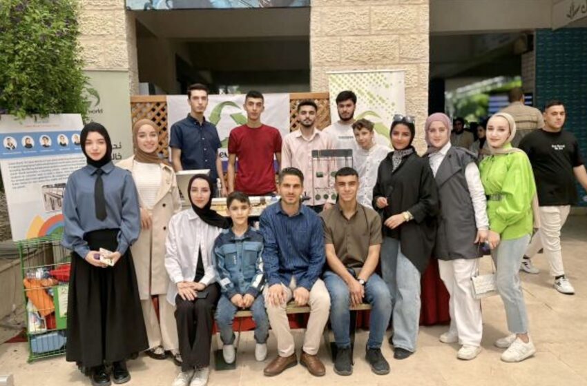  حكاية شبان فلسطينيين أعادوا تشكيل واقع البلاستيك في مدينتهم