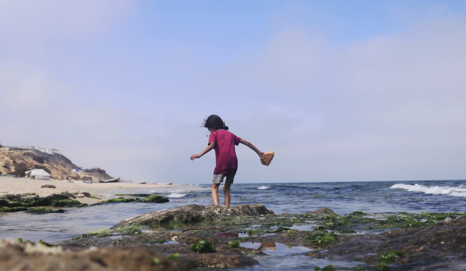 في اعمق نقطة من المتوسط.. هناك بلاستيك